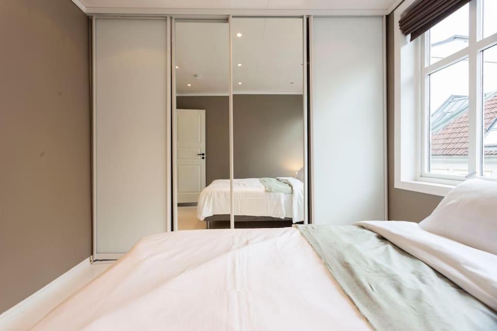 New! Modern Top Floor Apartment In Historic Area! Bergen Exteriér fotografie
