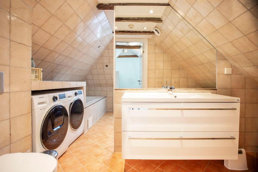 New! Modern Top Floor Apartment In Historic Area! Bergen Exteriér fotografie