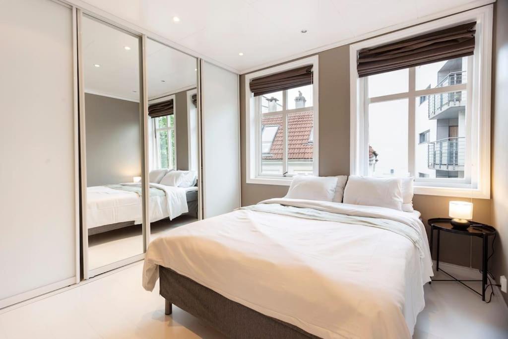 New! Modern Top Floor Apartment In Historic Area! Bergen Exteriér fotografie