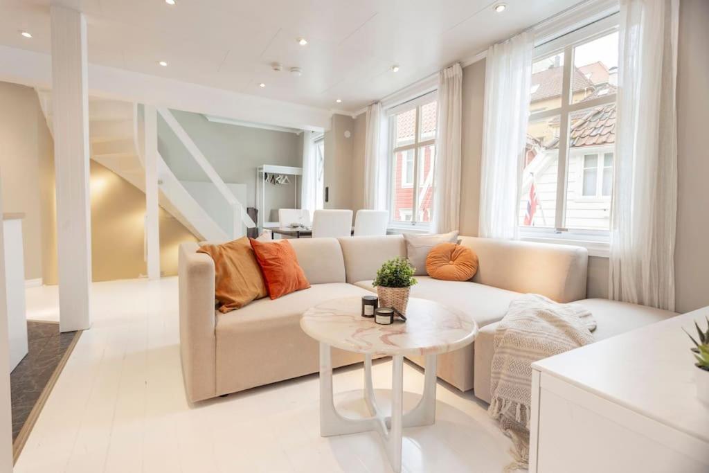 New! Modern Top Floor Apartment In Historic Area! Bergen Exteriér fotografie